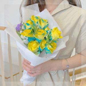 네모네 - 야광 장미꽃다발 (10송이) / 이색 선물 여자친구 선물 이유
